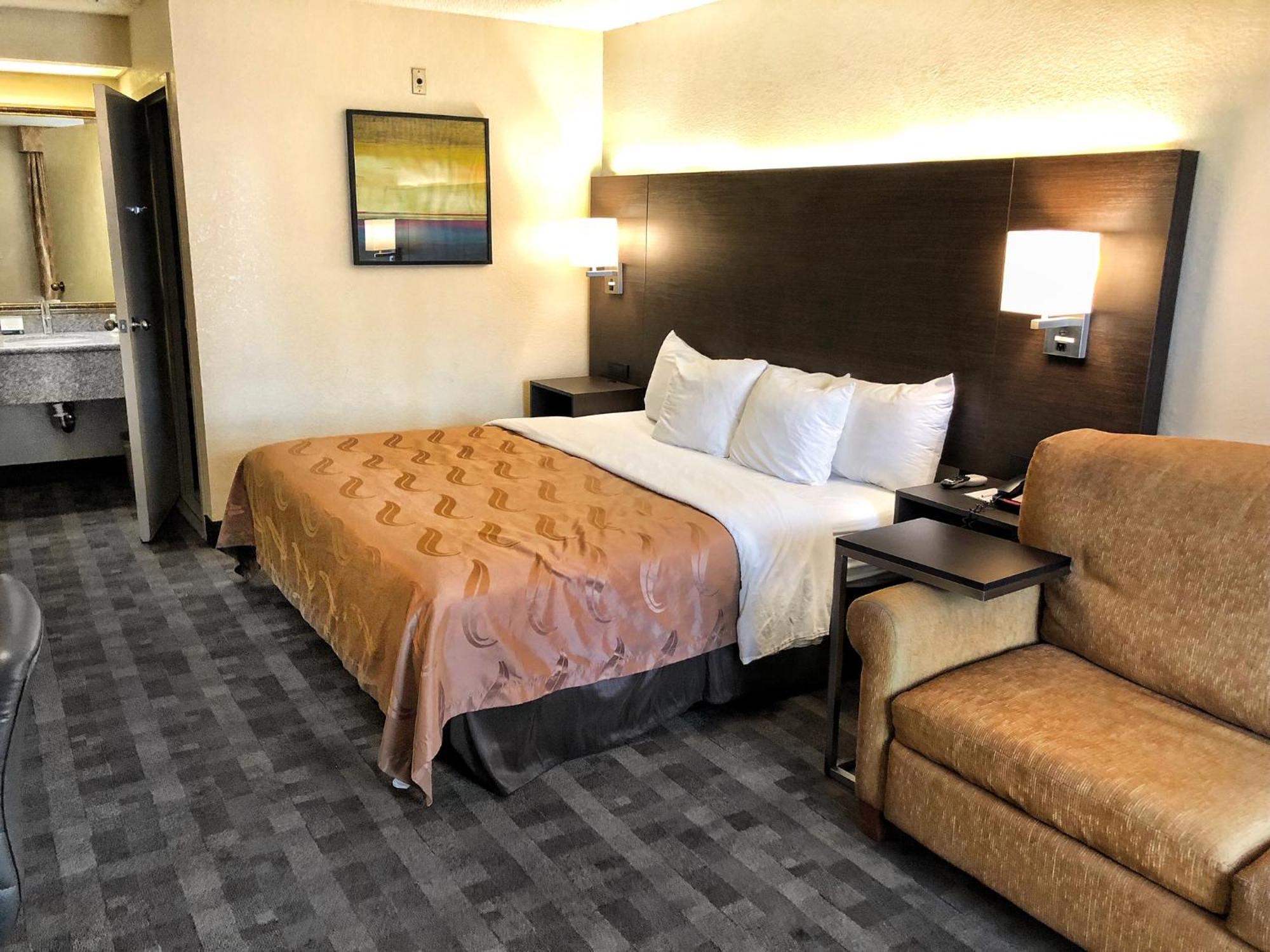 Standard Room 1 King Bed Ottoman Non-Smoking